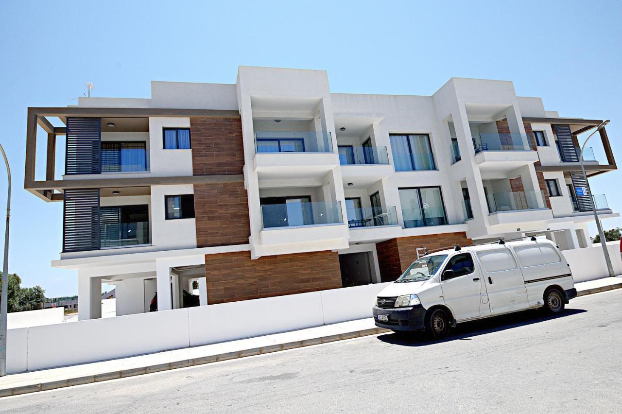 Golden Tree Apartment Paralimni Dış mekan fotoğraf