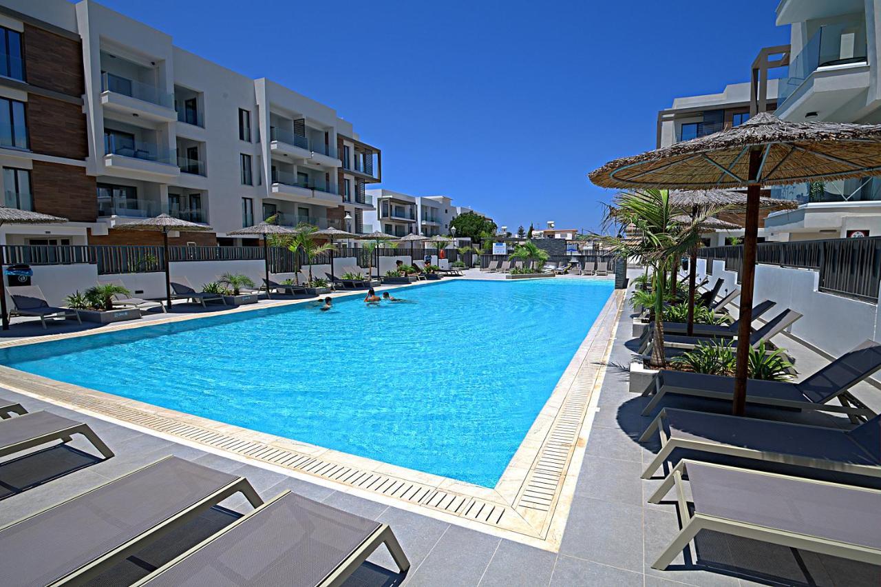 Golden Tree Apartment Paralimni Dış mekan fotoğraf